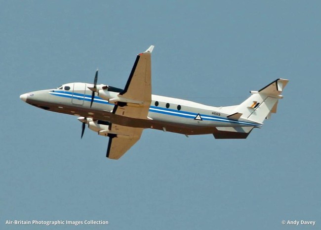 Tai nạn máy bay quân sự kinh hoàng tại Myanmar, ít nhất 12 người thiệt mạng - Ảnh 1.