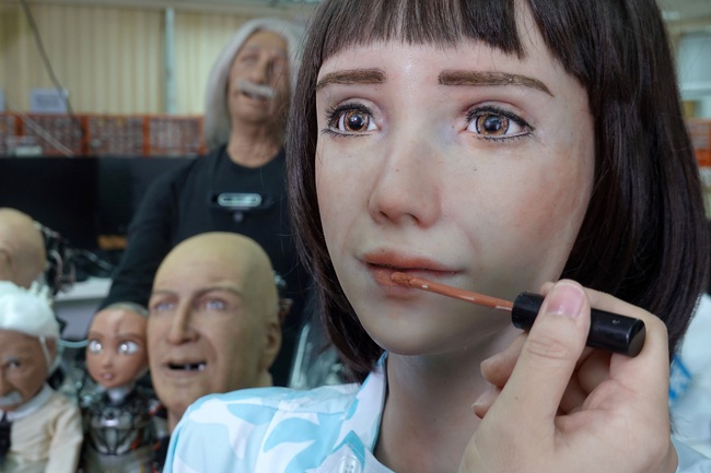 Gặp gỡ nữ y tá robot Grace, ra đời từ nhu cầu trong dịch bệnh - Ảnh 1.