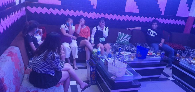 Quảng Nam: Phát hiện 11 người dương tính ma túy trong quán karaoke - Ảnh 2.