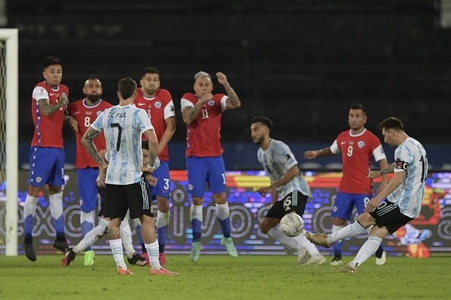 Kết quả Argentina 1-1 Chile: Messi ghi bàn, Argentina vẫn bị chia điểm ngày ra quân - Ảnh 1.