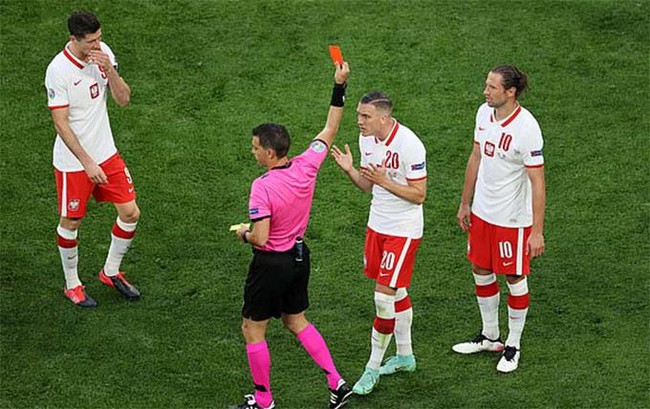 Kết quả Ba Lan 1-2 Slovakia: Sai lầm báo hại Đại bàng trắng - Ảnh 3.