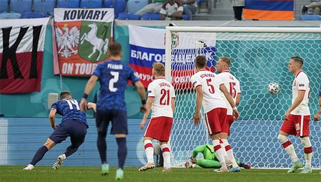 Kết quả Ba Lan 1-2 Slovakia: Sai lầm báo hại Đại bàng trắng - Ảnh 4.