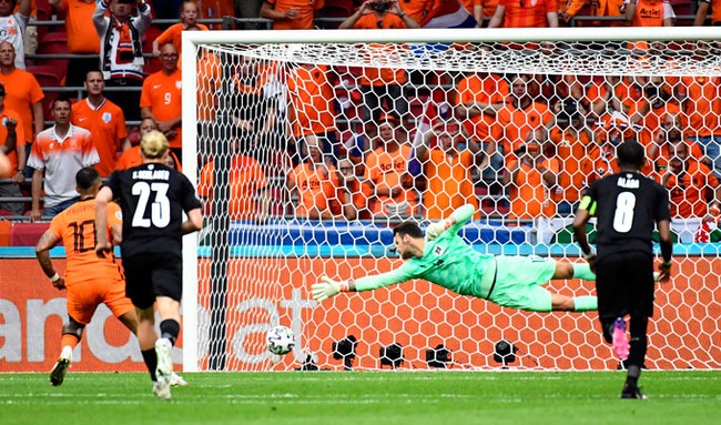 Kết quả Hà Lan 2-0 Áo: Cơn lốc Cam giành vé vào vòng knock-out - Ảnh 1.