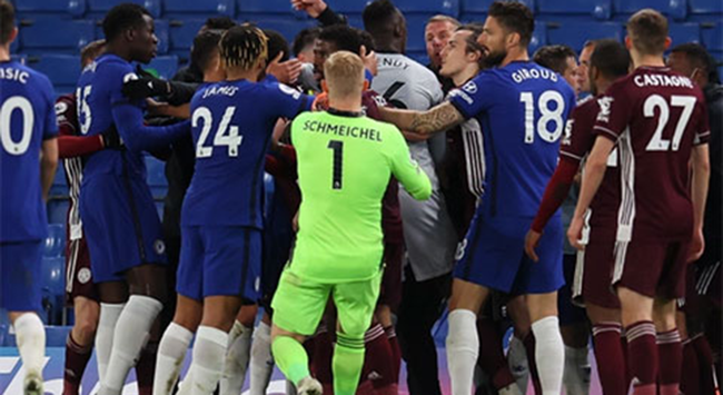 Chelsea và Leicester nhận án phạt sau màn 'hỗn chiến' - Ảnh 1.