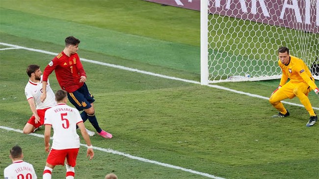 Kết quả Tây Ban Nha 1-1 Ba Lan: Moreno đá hỏng 11m, Lewandowski khiến Tây Ban Nha lại mất điểm - Ảnh 1.