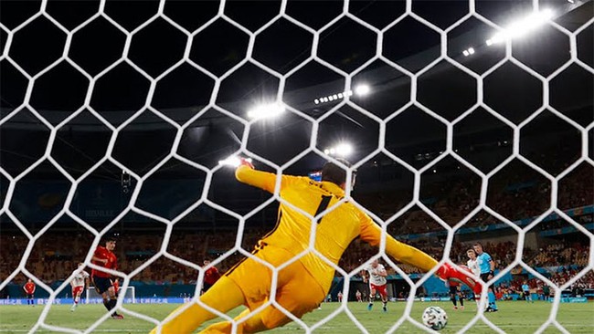 Kết quả Tây Ban Nha 1-1 Ba Lan: Moreno đá hỏng 11m, Lewandowski khiến Tây Ban Nha lại mất điểm - Ảnh 3.