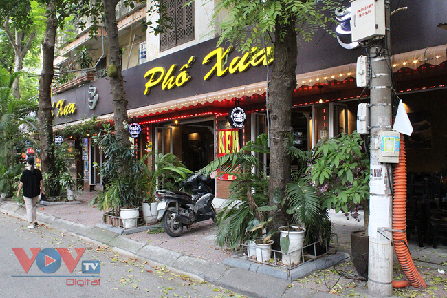Hà Nội: Nhà hàng, quán cà phê 'trở lại' sau thời gian đóng cửa vì dịch Covid-19 - Ảnh 9.