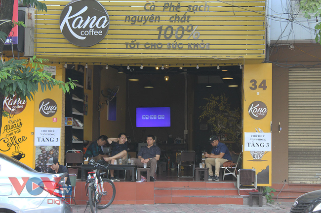 Hà Nội: Nhà hàng, quán cà phê 'trở lại' sau thời gian đóng cửa vì dịch Covid-19 - Ảnh 11.