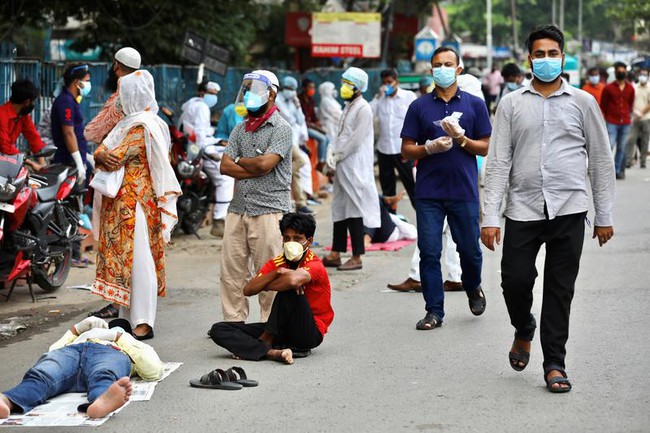 WHO: Gần 2/3 số quận huyện của Bangladesh có nguy cơ Covid-19 rất cao  - Ảnh 1.