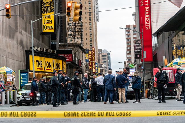 Mỹ: Nổ súng tại Quảng trường Thời đại ở New York - Ảnh 1.