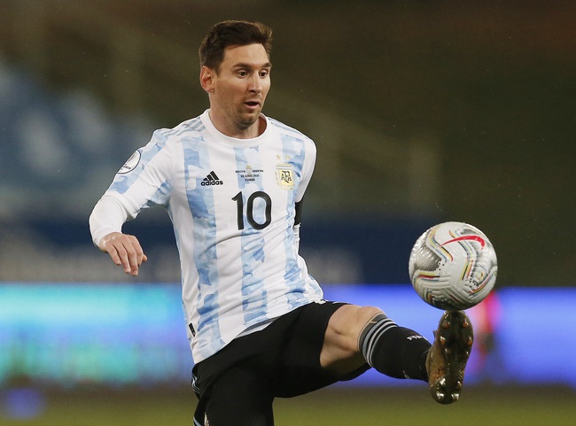 Messi tỏa sáng trong chiến thắng đậm trước Bolivia - Uruguay 'hạ gục' Paraguay - Ảnh 1.
