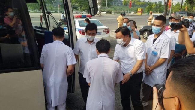 Phú Thọ: Cử thêm y bác sĩ tình nguyện vào 'tâm dịch' Bắc Giang - Ảnh 1.
