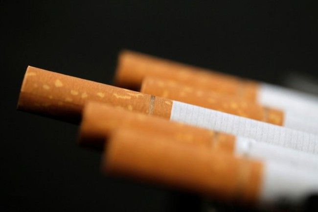 Quảng cáo thuốc lá, rượu từ 15 độ trở lên bị phạt tới 70 triệu đồng - Ảnh 1.