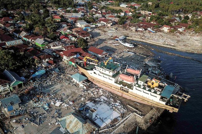 Indonesia: Động đất 6,1 độ làm rung chuyển bờ biển đảo Sulawesi - Ảnh 1.