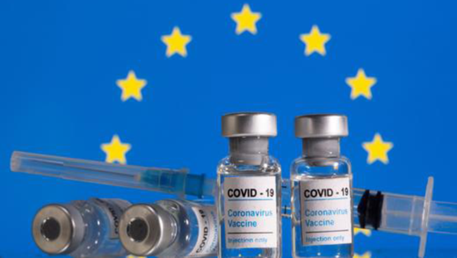 EU tuyên bố đã đủ vaccine ngừa Covid-19 để tiêm cho 70% số trưởng thành - Ảnh 1.