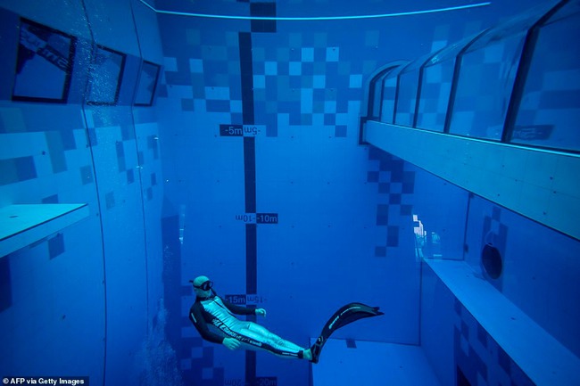 Ấn tượng bể bơi sâu nhất thế giới ở Dubai - Ảnh 10.