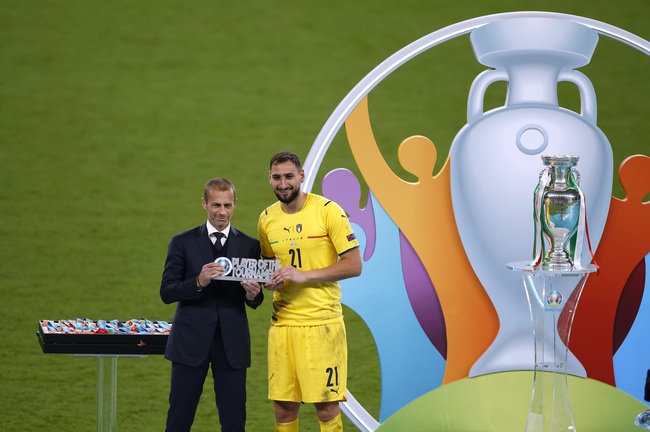 UEFA công bố đội hình xuất sắc nhất EURO 2020 - Ảnh 1.