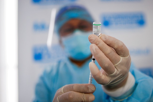Giới chức Mỹ khẳng định người đã tiêm vaccine đủ liều không cần tiêm mũi nhắc lại - Ảnh 1.