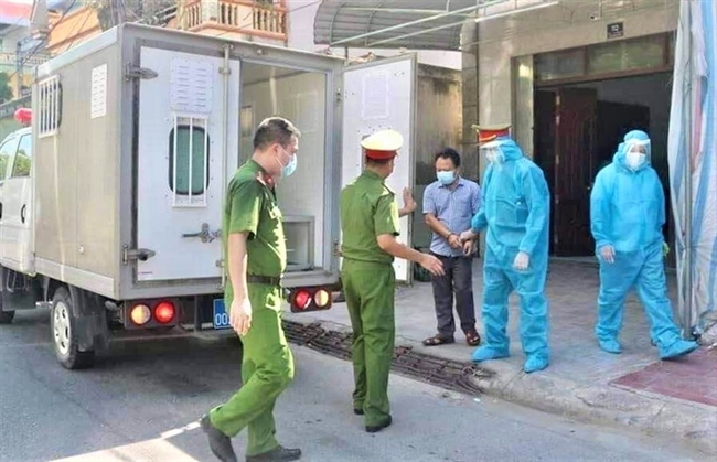 Nam Định: Bắt tạm giam chủ xe khách vi phạm phòng, chống dịch COVID-19 - Ảnh 1.