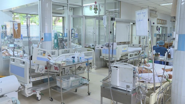 TP.HCM tiếp nhận thêm trang thiết bị y tế trị giá gần 400 tỷ đồng - Ảnh 1.