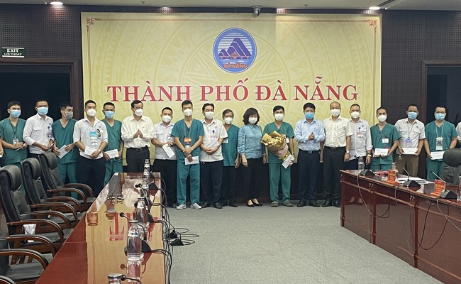 Đà Nẵng: 15 y bác sĩ và 5 xe cấp cứu hỗ trợ TP.HCM chống dịch - Ảnh 2.