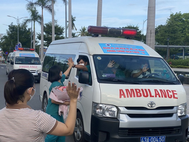 Đà Nẵng: 15 y bác sĩ và 5 xe cấp cứu hỗ trợ TP.HCM chống dịch - Ảnh 3.