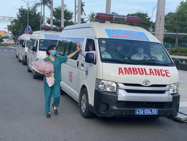 Đà Nẵng: 15 y bác sĩ và 5 xe cấp cứu hỗ trợ TP.HCM chống dịch - Ảnh 4.
