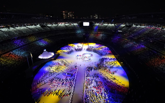 Màn trình diễn ánh sáng tuyệt vời trong lễ khai mạc Olympic Tokyo 2020 - Ảnh 7.