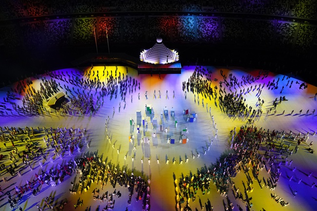 Màn trình diễn ánh sáng tuyệt vời trong lễ khai mạc Olympic Tokyo 2020 - Ảnh 5.