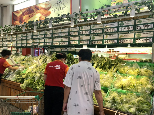 TP Hồ Chí Minh: Các siêu thị đồng loạt đóng cửa trước 17h30 - Ảnh 1.
