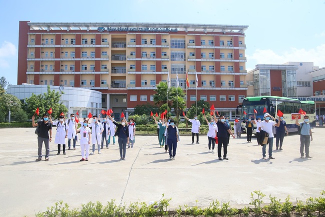 Hơn 6.000 nhân lực y tế chi viện chống dịch có mặt tại TP.HCM - Ảnh 1.