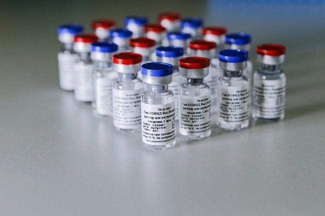 Nga thử nghiệm kết hợp vaccine của AstraZeneca và Sputnik V - Ảnh 1.