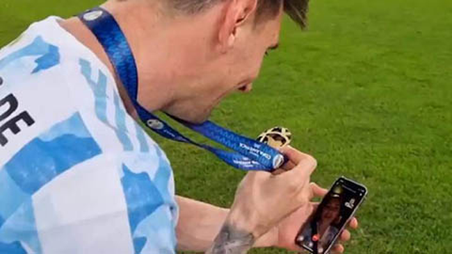 Messi chăm đăng bài lên mạng xã hội để bù vào khoản lương bị hụt ở Barca? - Ảnh 1.