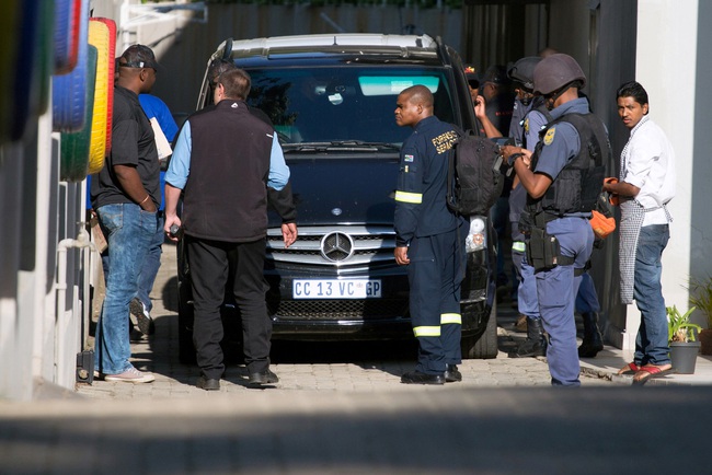 Interpol phát lệnh truy nã đỏ gia tộc tài phiệt Gupta ở Nam Phi - Ảnh 1.