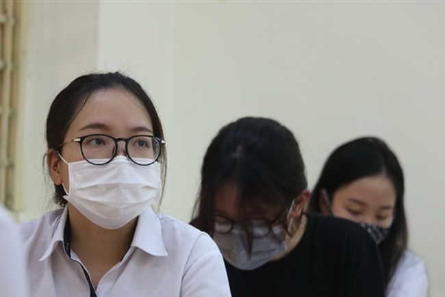 Thí sinh dương tính SARS-CoV-2, Bắc Giang khẩn cấp dừng một điểm thi tốt nghiệp - Ảnh 1.
