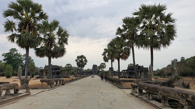 Angkor - Khu du lịch nổi tiếng nhất tại Campuchia chứng kiến lượng du khách nước ngoài sụt giảm 98,6% - Ảnh 1.