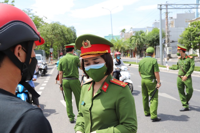 Ngày đầu Đà Nẵng thực hiện giãn cách toàn thành phố: Người dân hạn chế ra đường - Ảnh 7.