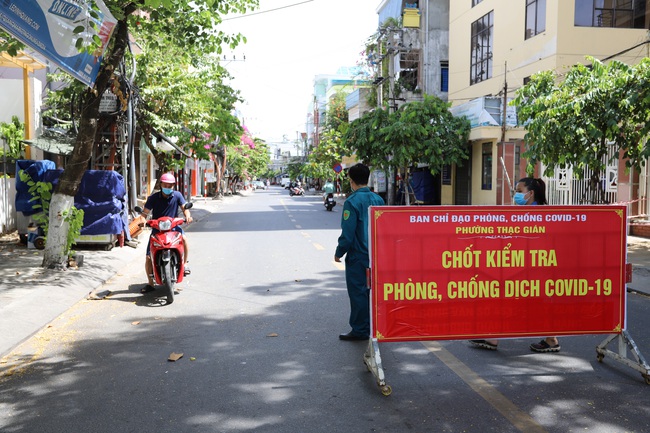 Ngày đầu Đà Nẵng thực hiện giãn cách toàn thành phố: Người dân hạn chế ra đường - Ảnh 6.