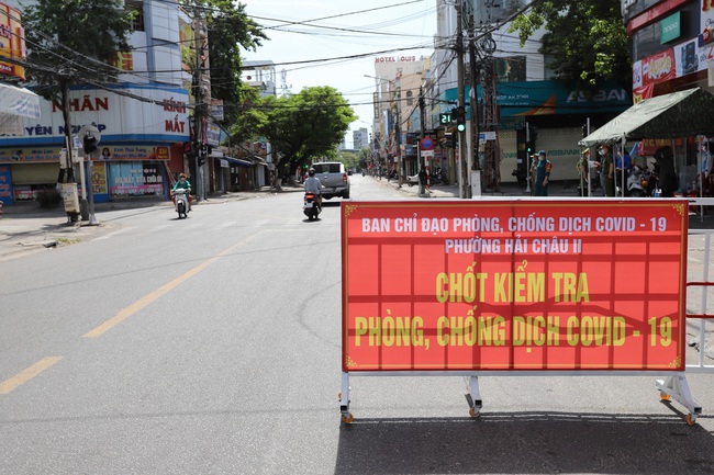 Ngày đầu Đà Nẵng thực hiện giãn cách toàn thành phố: Người dân hạn chế ra đường - Ảnh 3.