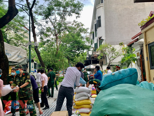 Hòa Bình: Hỗ trợ trên 70 tấn hàng hóa giúp thành phố Hà Nội phòng, chống dịch Covid-19 - Ảnh 2.