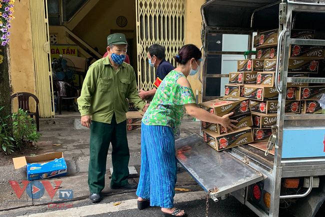 Hà Nội: Cựu chiến binh chung tay kêu gọi cứu trợ người dân khu phong toả - Ảnh 4.