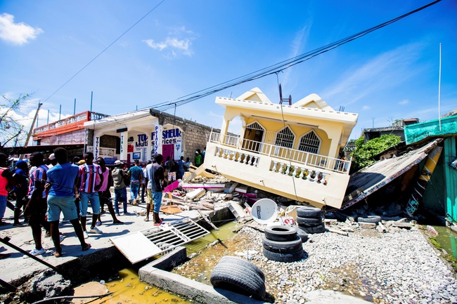 Haiti: Hơn 300 người thiệt mạng do động đất, ban bố tình trạng khẩn cấp - Ảnh 1.