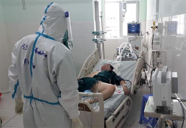 Thầy thuốc Bệnh viện Hữu nghị Việt Xô tại Trung tâm hồi sức tích cực Tiền Giang - Ảnh 2.