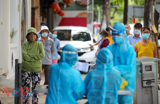 Chùm ảnh: Phố phường Đà Nẵng yên vắng sau 1 ngày dừng mọi hoạt động để phòng chống dịch - Ảnh 5.