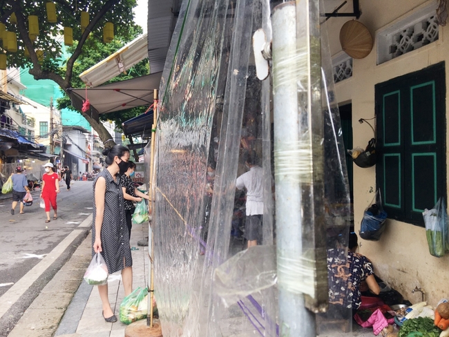 Hà Nội: Tạm dừng kinh doanh chợ Hàng Bè cũ nhằm siết chặt kiểm soát dịch bệnh - Ảnh 1.