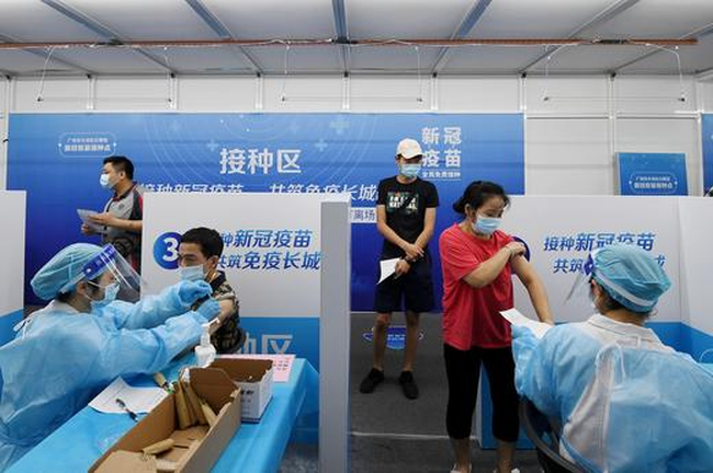 Trung Quốc phê chuẩn sử dụng khẩn cấp vaccine của hãng Sinopharm cho trẻ từ 3-17 tuổi - Ảnh 1.