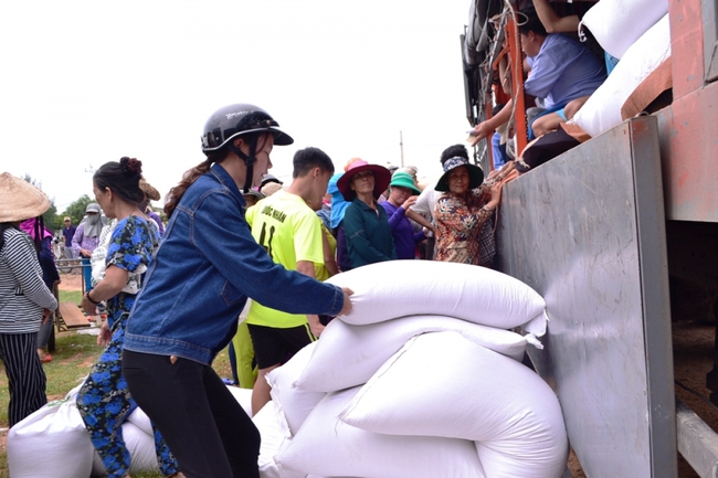 Hà Nội gửi tặng TP. Hồ Chí Minh 5.000 tấn gạo, tỉnh Bình Dương 1.000 tấn gạo - Ảnh 1.