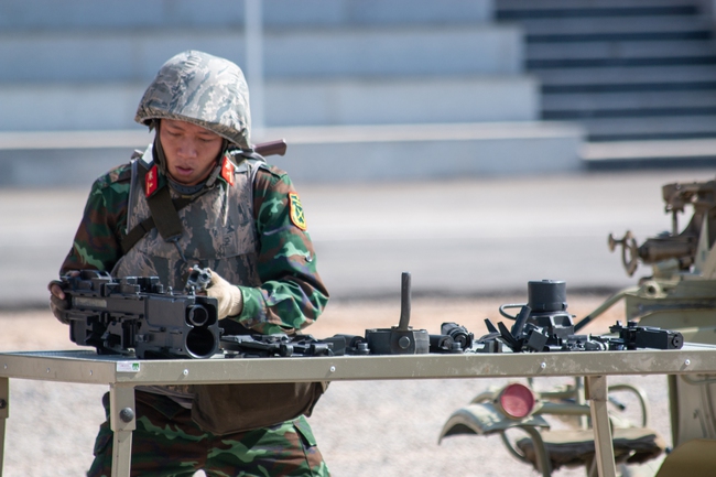 Người lính pháo binh Việt Nam luyện tập tham gia cuộc thi 'chuyên gia vũ khí' ARMI-2021 - Ảnh 4.