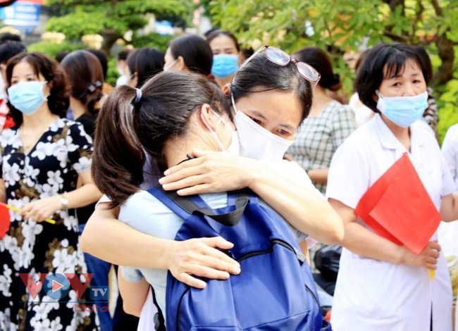 Một số hình ảnh xúc động tại buổi chia tay đoàn cán bộ y tế hỗ trợ phòng chống dịch Covid - 19 tại Đồng Nai.jpg