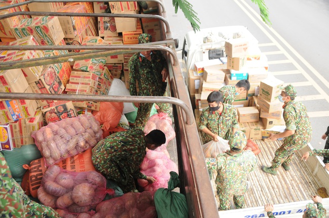 TP. Sơn La chuyển hơn 50 tấn thực phẩm hỗ trợ TP.HCM chống dịch - Ảnh 3.